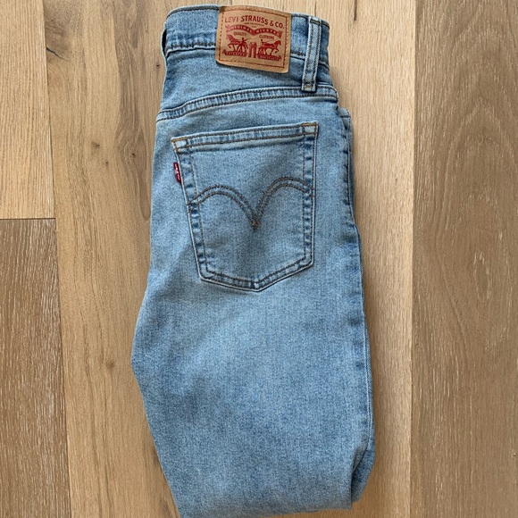 Levi Wedgie Straight Leg Jeans - Picture 2 of 7
